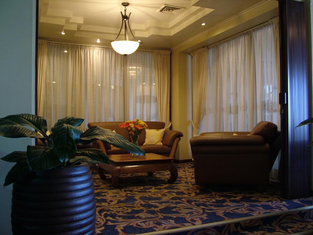 Ambassador Hotel & Casino パラマリボ エクステリア 写真